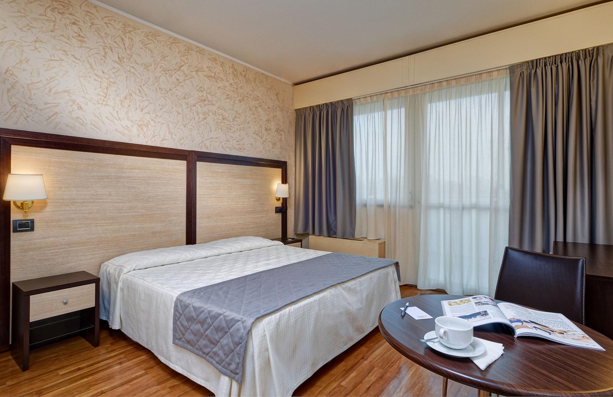 Hotel Jr Gate 7 Bologna 4*